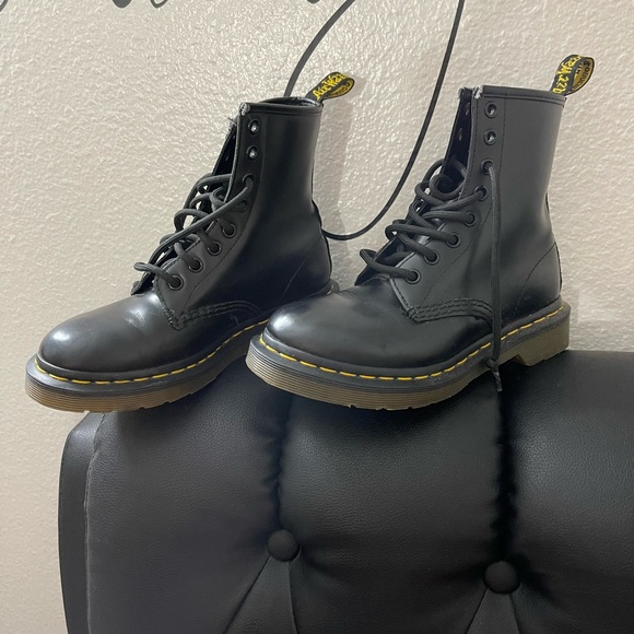 100% AUTHENTIC DR MARTENS SIZE 5!!! - Picture 8 of 8